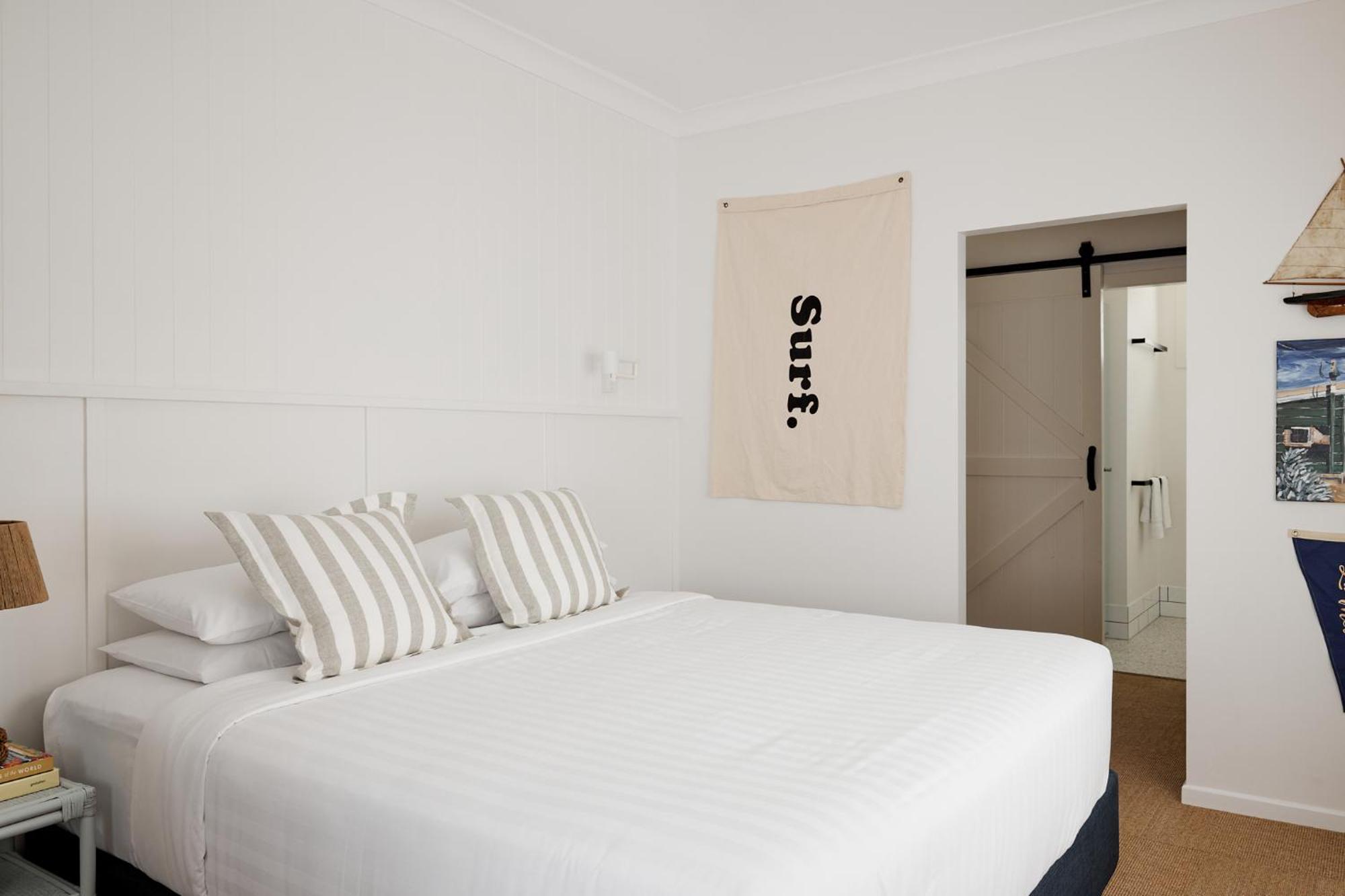 The Blue Water, Dreamtime Motel